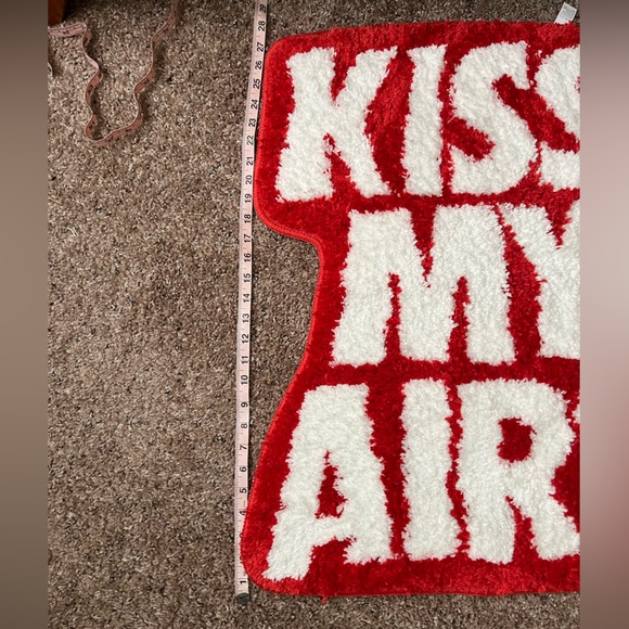 “Kiss My Airs” Red White Rug 27x19 inches - Picture 4 of 6